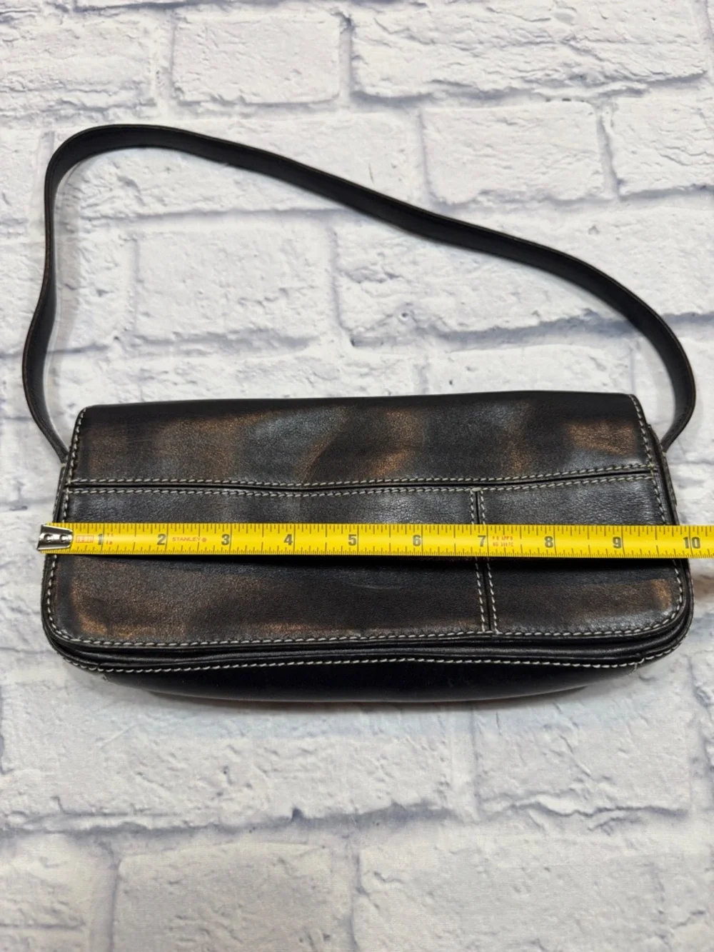 Adrienne Vittadini Black Leather Shoulder Bag Magnetic Closure Contrast Stitchin